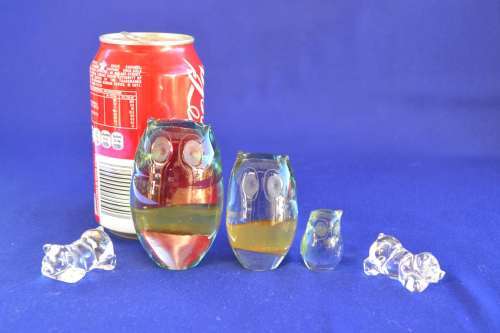 Ngwenya Glass Set of Three Graduated Owls Plus Two Small Glass ornaments