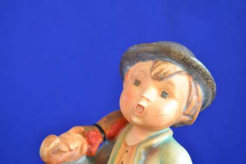 Large Vintage Hummel Figurine `Merry Wanderer`