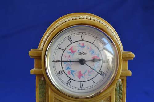Small Reflex Mantle Clock
