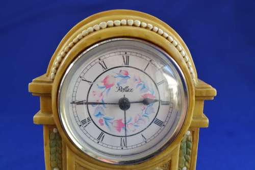 Small Reflex Mantle Clock