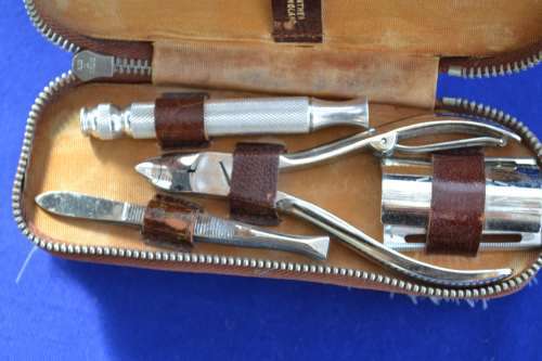 Vintage Leather Gentlemans Travel Vanity Kit