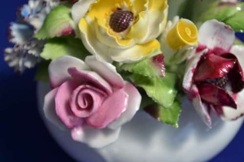 True Vintage - Royal Doulton Fine Bone China Flower Posy in Bowl