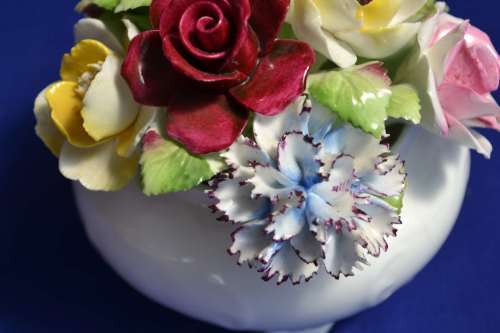 True Vintage - Royal Doulton Fine Bone China Flower Posy in Bowl