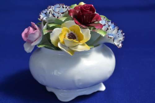 True Vintage - Royal Doulton Fine Bone China Flower Posy in Bowl