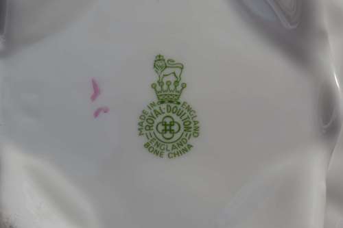 True Vintage - Royal Doulton Fine Bone China Flower Posy in Bowl