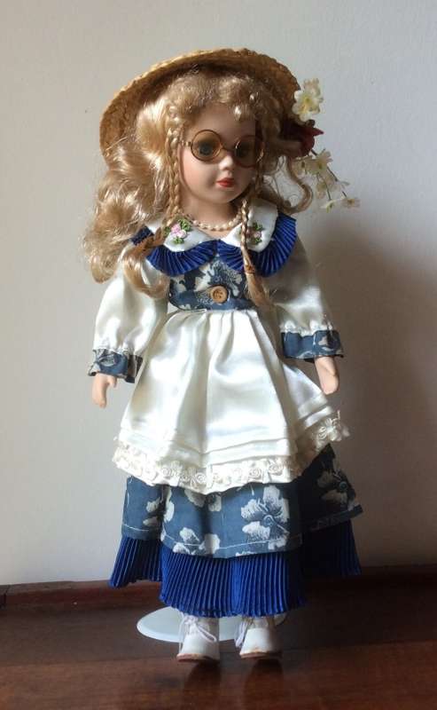 Collectable Porcelain Display Doll - Gretchen