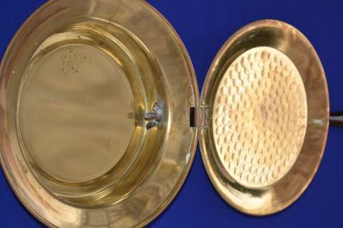 Vintage Brass Bed Warmer with Hammered Detail