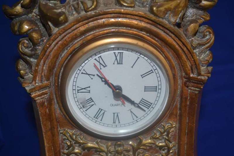 Vintage Ornate Bronze Finish Resin  Quartz Mantle Clock