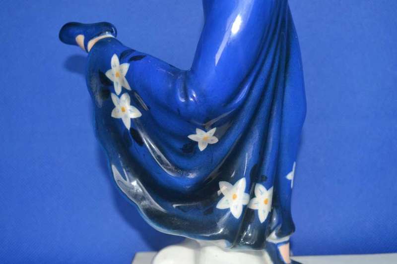 Art Dec0 Royal Dux (Czechoslovakia) Porcelain Figurine