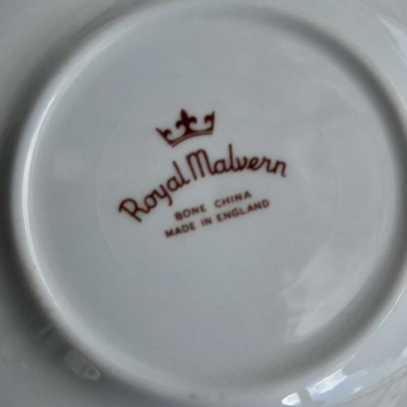Assembled Classic White Part Tea Set - 18 Pieces