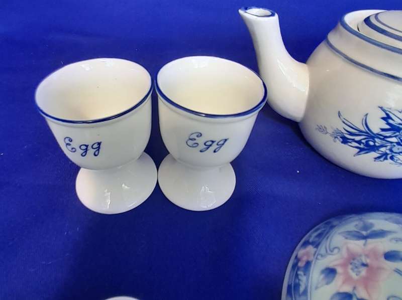 Selection of Blue and White Porcelain Items - 5 Pieces