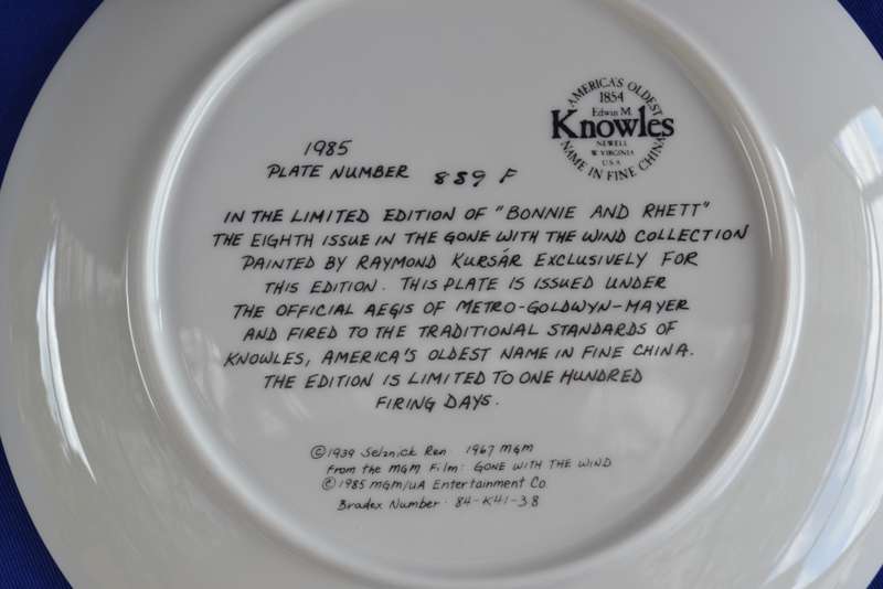 Knowles Vintage Porcelain Collectors Plate 1985 `Bonnie and Rhett` with COA and Box