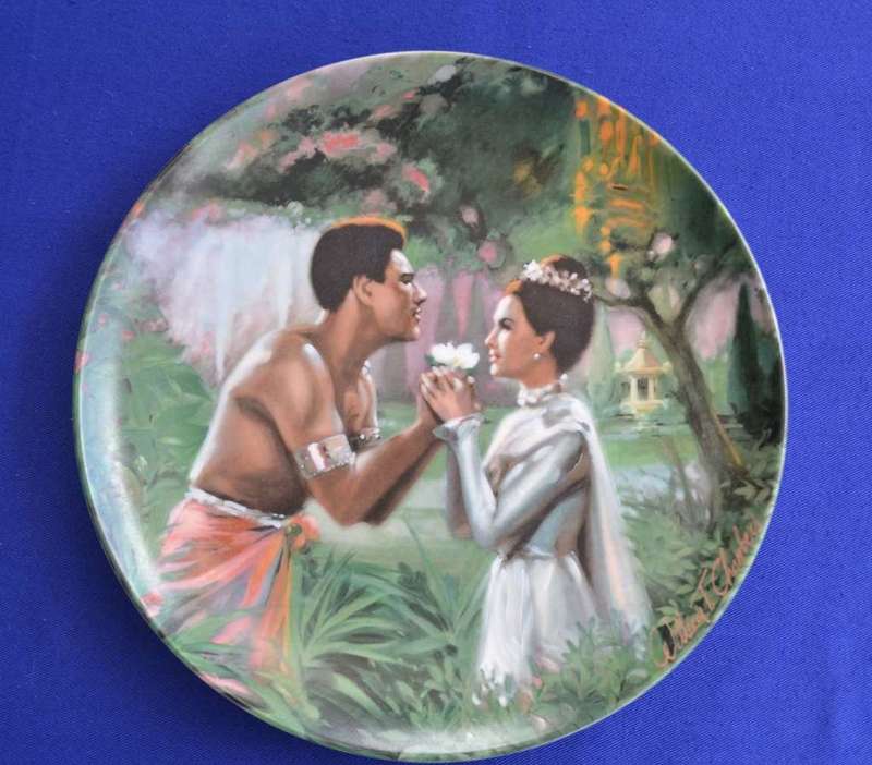 Knowles Vintage Porcelain Collectors Plate 1985 `We Kiss in a Shadow` with COA and Box