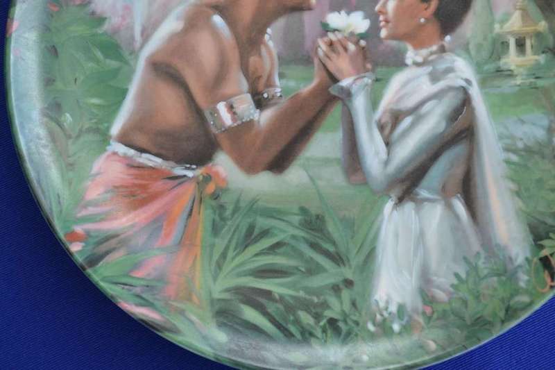Knowles Vintage Porcelain Collectors Plate 1985 `We Kiss in a Shadow` with COA and Box