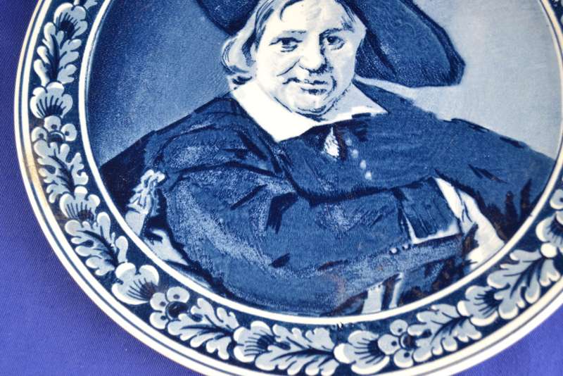 Delft Blue Portrait Plate `Die Man Met De Slappe Hoed`