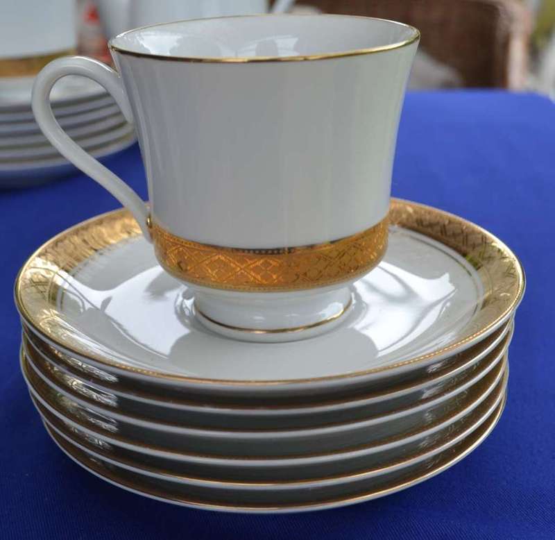 Gary Barr Presidential Collection Coffee Set - Reflections in Gold - 25 Pieces