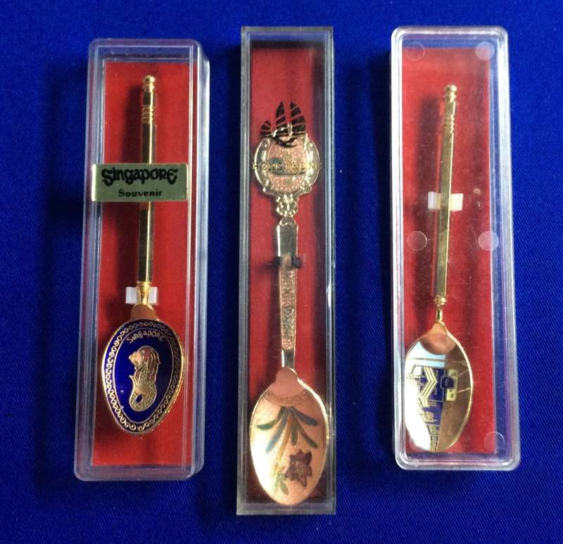 Gilt collectible spoons, Hong Kong and Singapore x 3