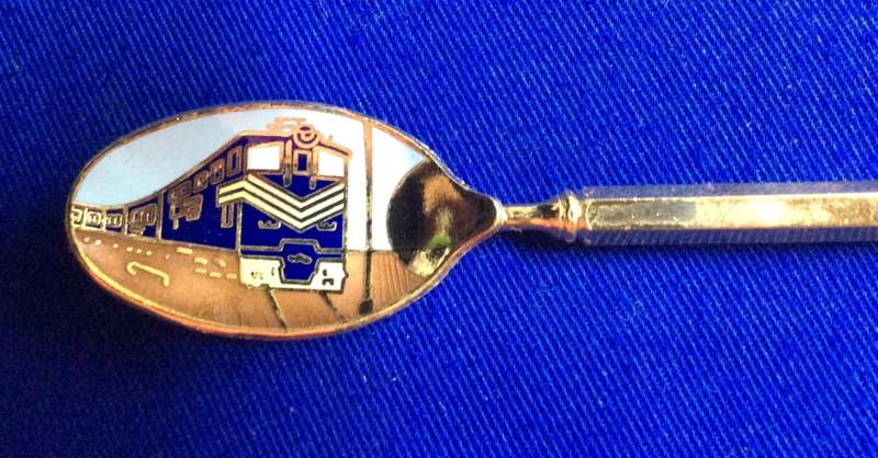 Gilt collectible spoons, Hong Kong and Singapore x 3