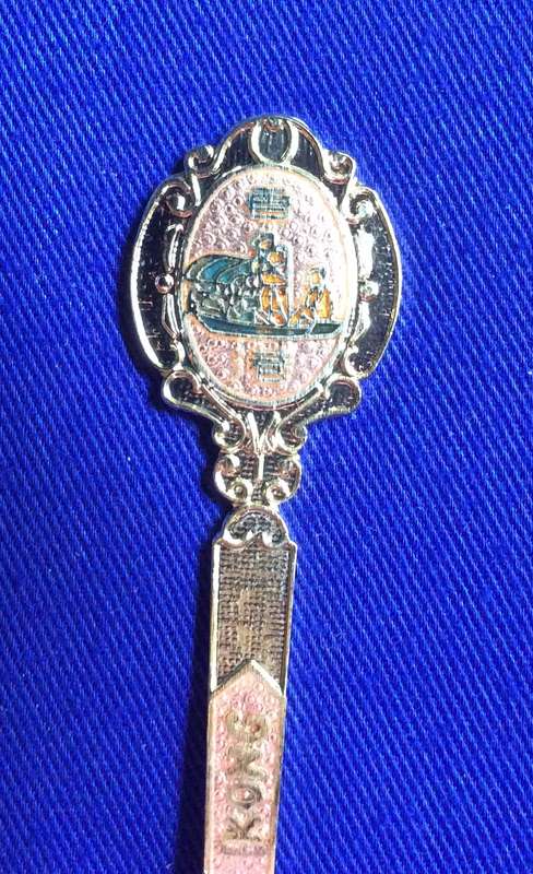 Gilt collectible spoons, Hong Kong and Singapore x 3