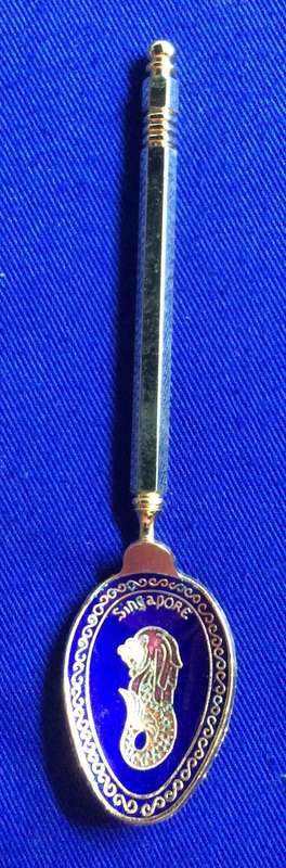 Gilt collectible spoons, Hong Kong and Singapore x 3