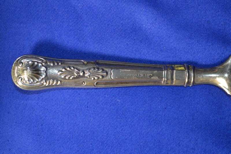 Vintage Mayell Queen Anne  Kings Pattern Cake Lifter