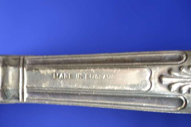 Vintage Mayell Queen Anne  Kings Pattern Cake Lifter