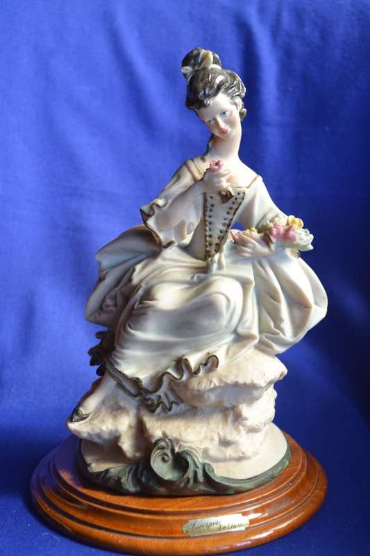 Italian Resin Figurine - Victorian Lady - Escorpiao De Ouro