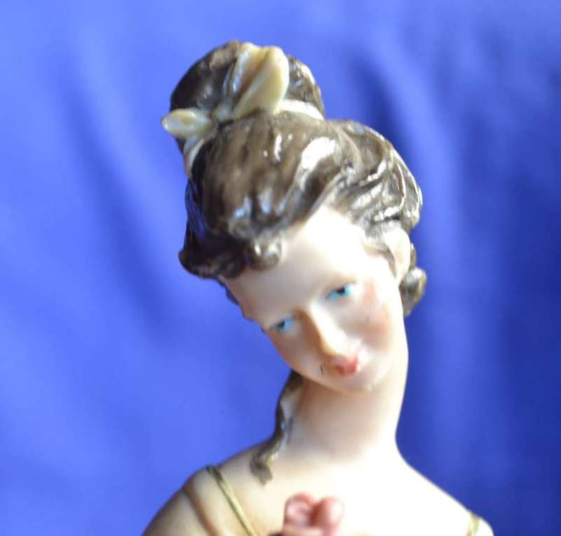 Italian Resin Figurine - Victorian Lady - Escorpiao De Ouro