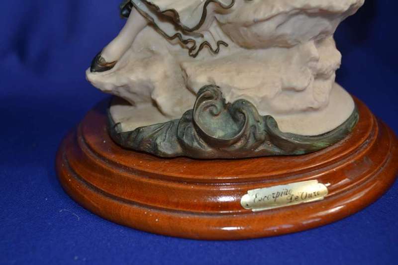 Italian Resin Figurine - Victorian Lady - Escorpiao De Ouro