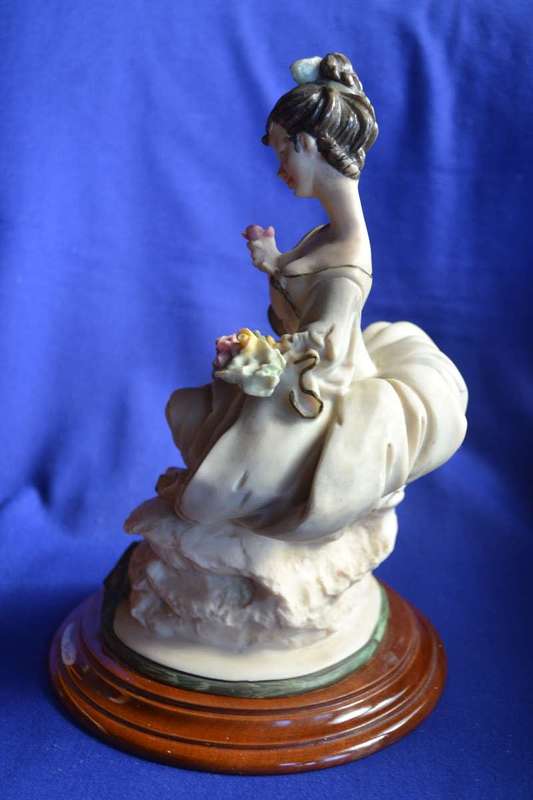 Italian Resin Figurine - Victorian Lady - Escorpiao De Ouro