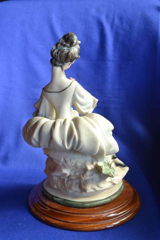 Italian Resin Figurine - Victorian Lady - Escorpiao De Ouro