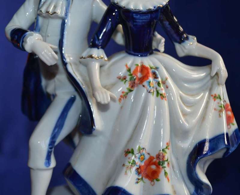 Vintage Porcelain Dancing Couple Revolving Musical  Figurine
