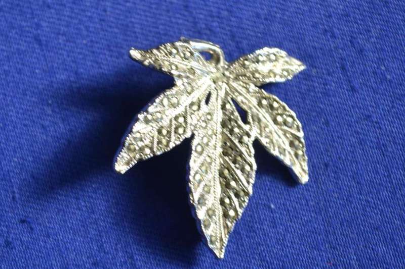 Assorted Vintage Brooches - 5 Pieces