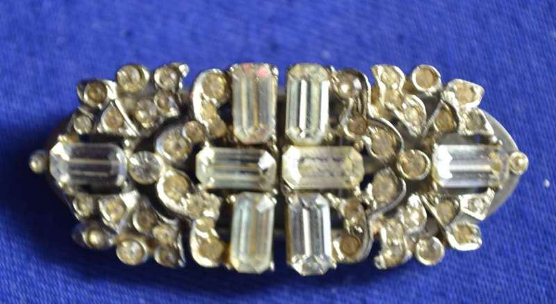 Assorted Vintage Brooches - 5 Pieces