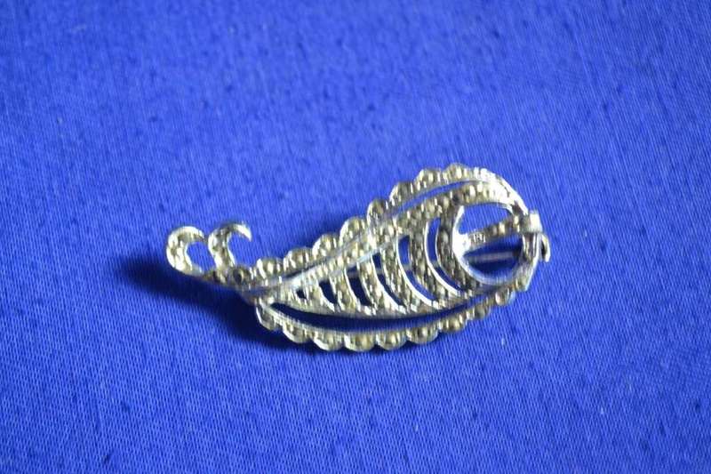 Assorted Vintage Brooches - 5 Pieces