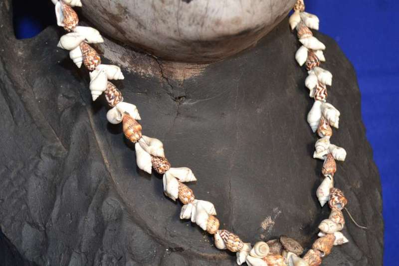 Vintage Hand Carved Wooden Bust - Makhuwa (Makua) Woman