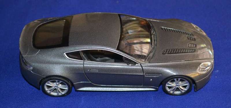 Welly James Bond 007  - Die another Day - Aston Martin V12 Model
