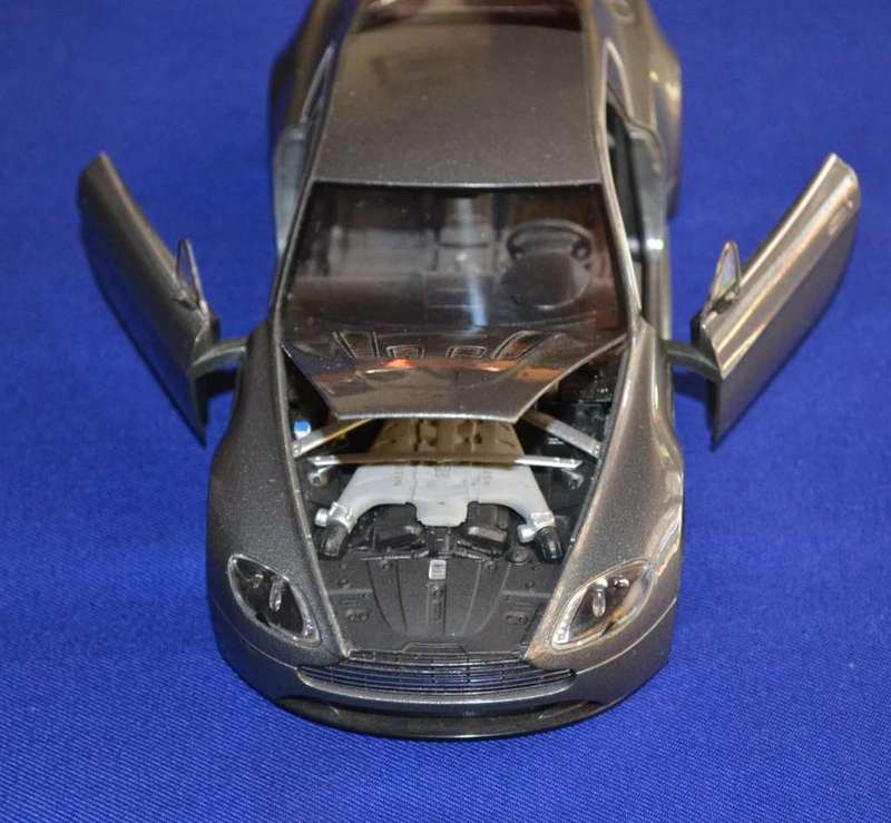 Welly James Bond 007  - Die another Day - Aston Martin V12 Model