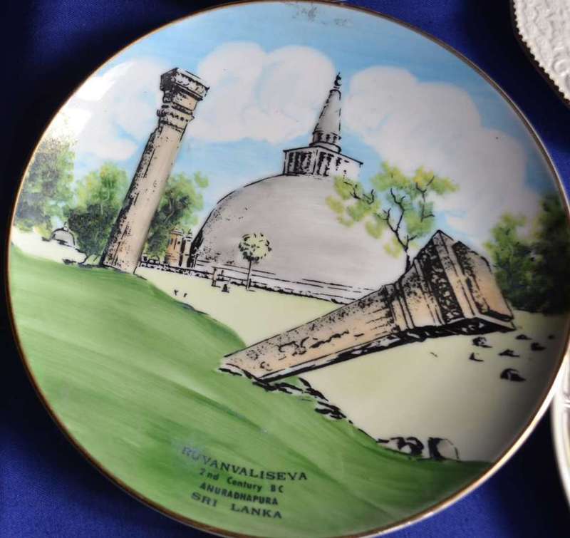 Assorted Souvenir / Collectors Plates - 6 Pieces