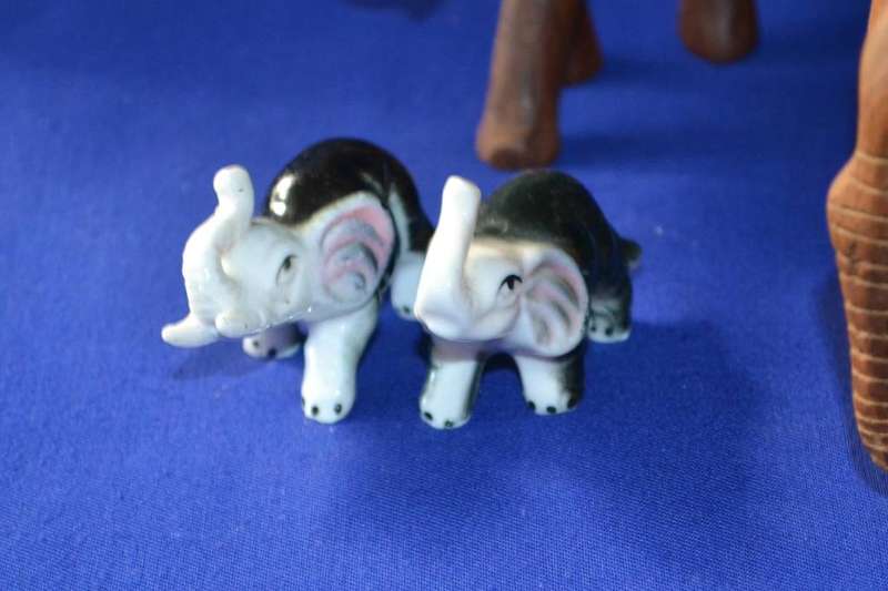 Collection of Elephant ornaments - Various Materials - 7 Pices