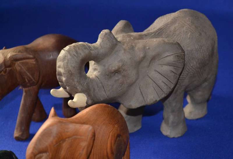 Collection of Elephant ornaments - Various Materials - 7 Pices