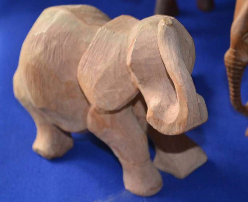 Collection of Elephant ornaments - Various Materials - 7 Pices