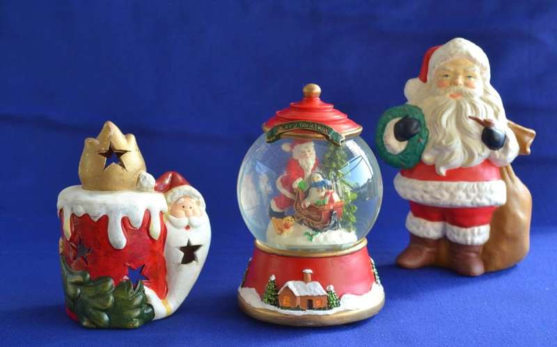 Vintage Christmas Snow and Colour light Globe and Ornaments