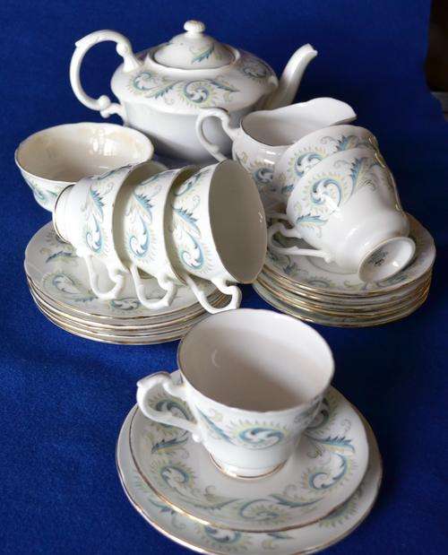 23 Pce Royal Standard Tea Set, Garland Pattern