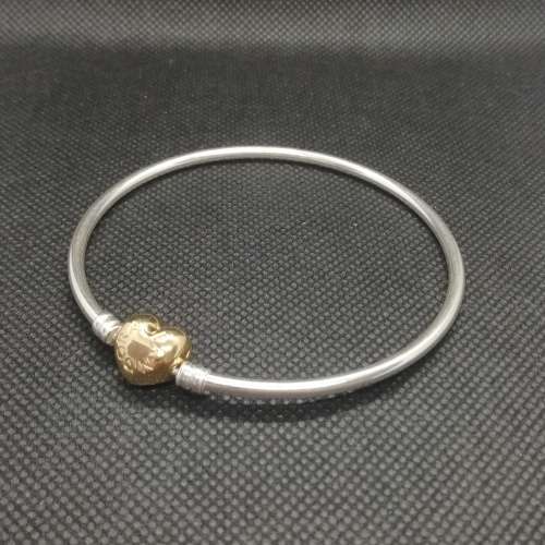 Sterling Silver Moments Bangle with Pandora Shine Heart Clasp (Size:17 cm)