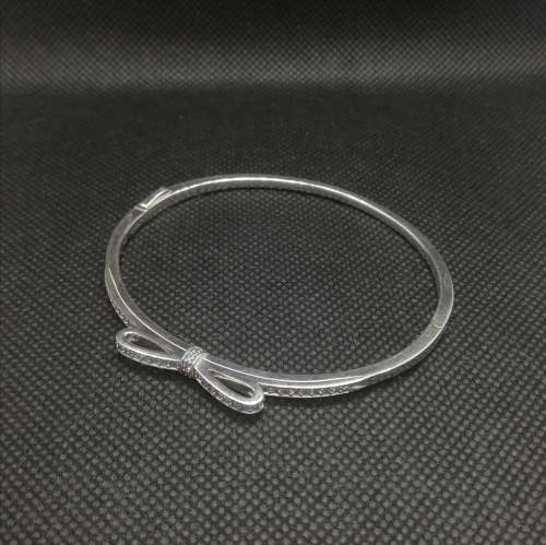 Silver Pandora Sparkling Bow Bangle (Size:21 cm)