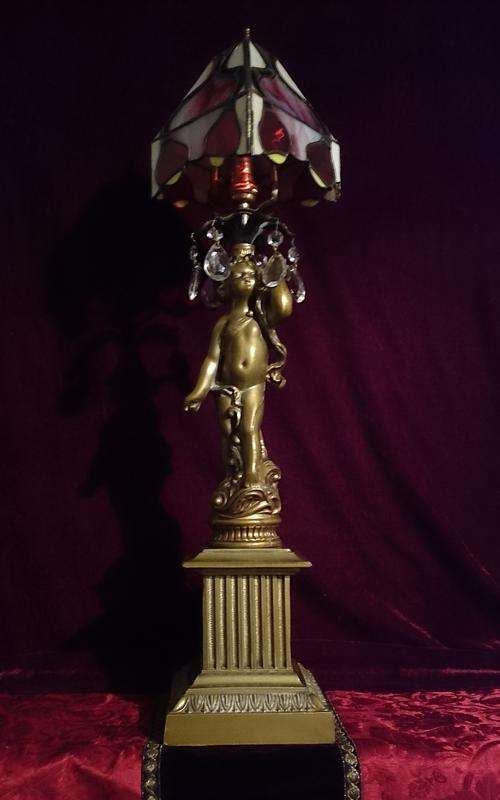 VINTAGE CHERUB/PUTTI COLUMN TABLE LAMP & TIFFANY STYLE SHADE