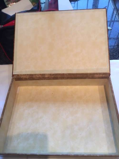 VINTAGE ITALIAN EMBOSSED GENUINE LEATHER BOX
