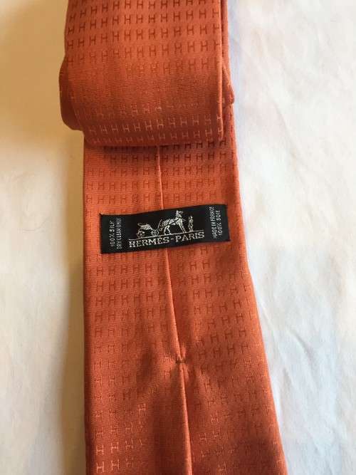 GENUINE HERMES PARIS  !! 100% PURE SILK!! ORANGE TIE WITH SELF PATTERN DESIGN MADE IN FRANCE