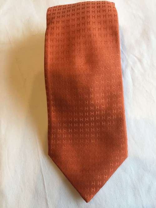 GENUINE HERMES PARIS  !! 100% PURE SILK!! ORANGE TIE WITH SELF PATTERN DESIGN MADE IN FRANCE